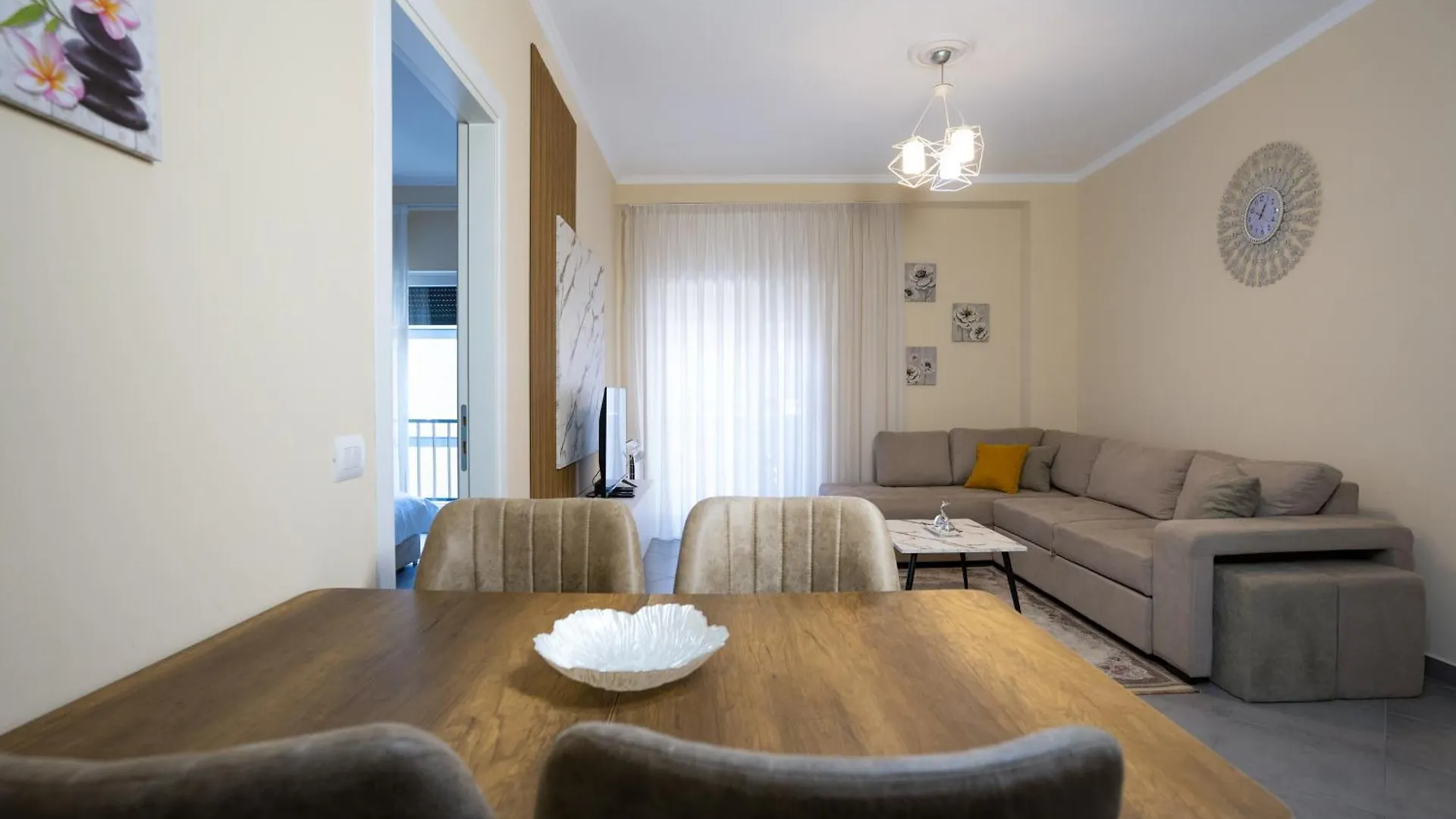 Luxe Residence Tirana 0*,  Albania