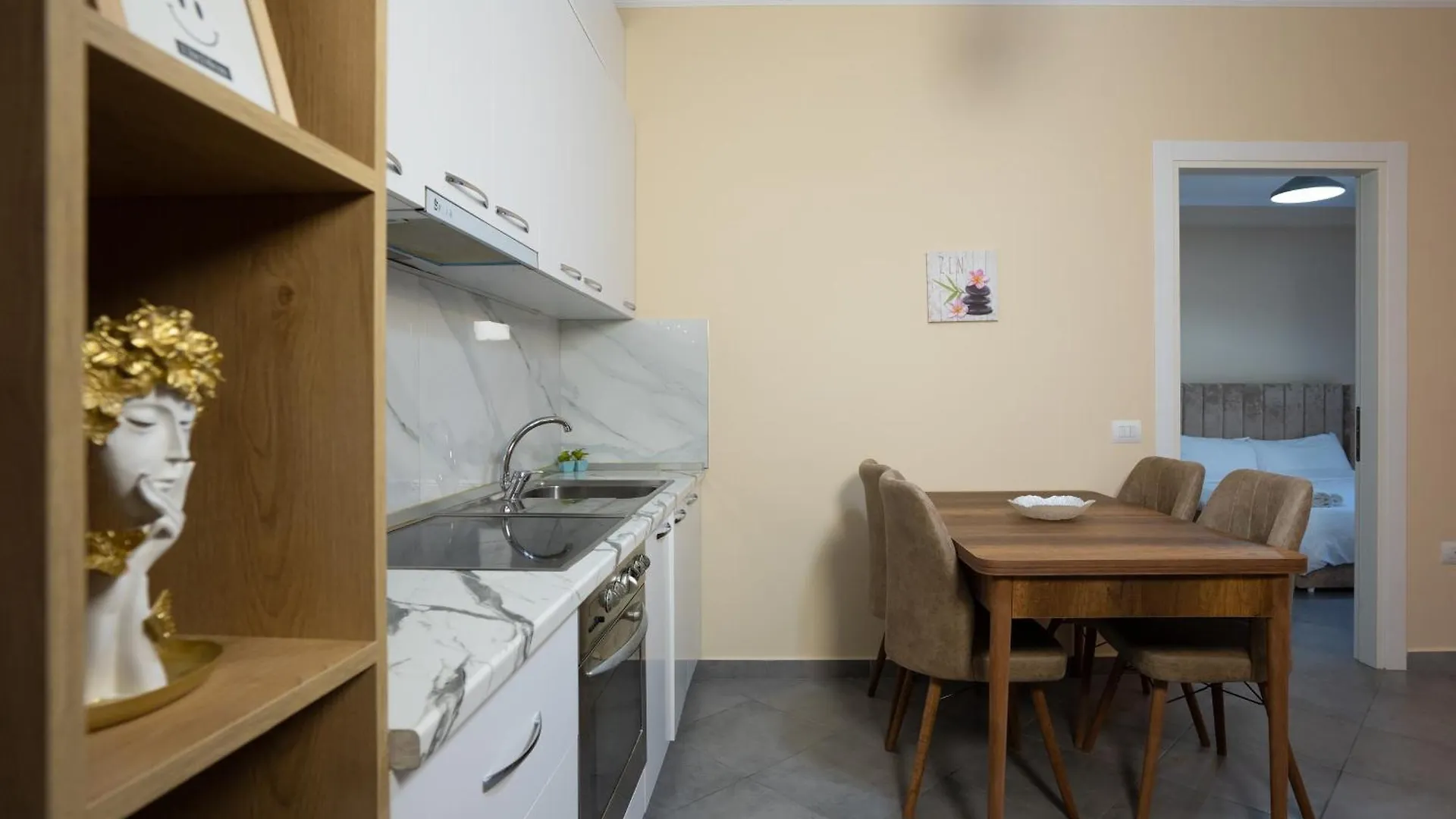 Luxe Residence Tirana 0*,